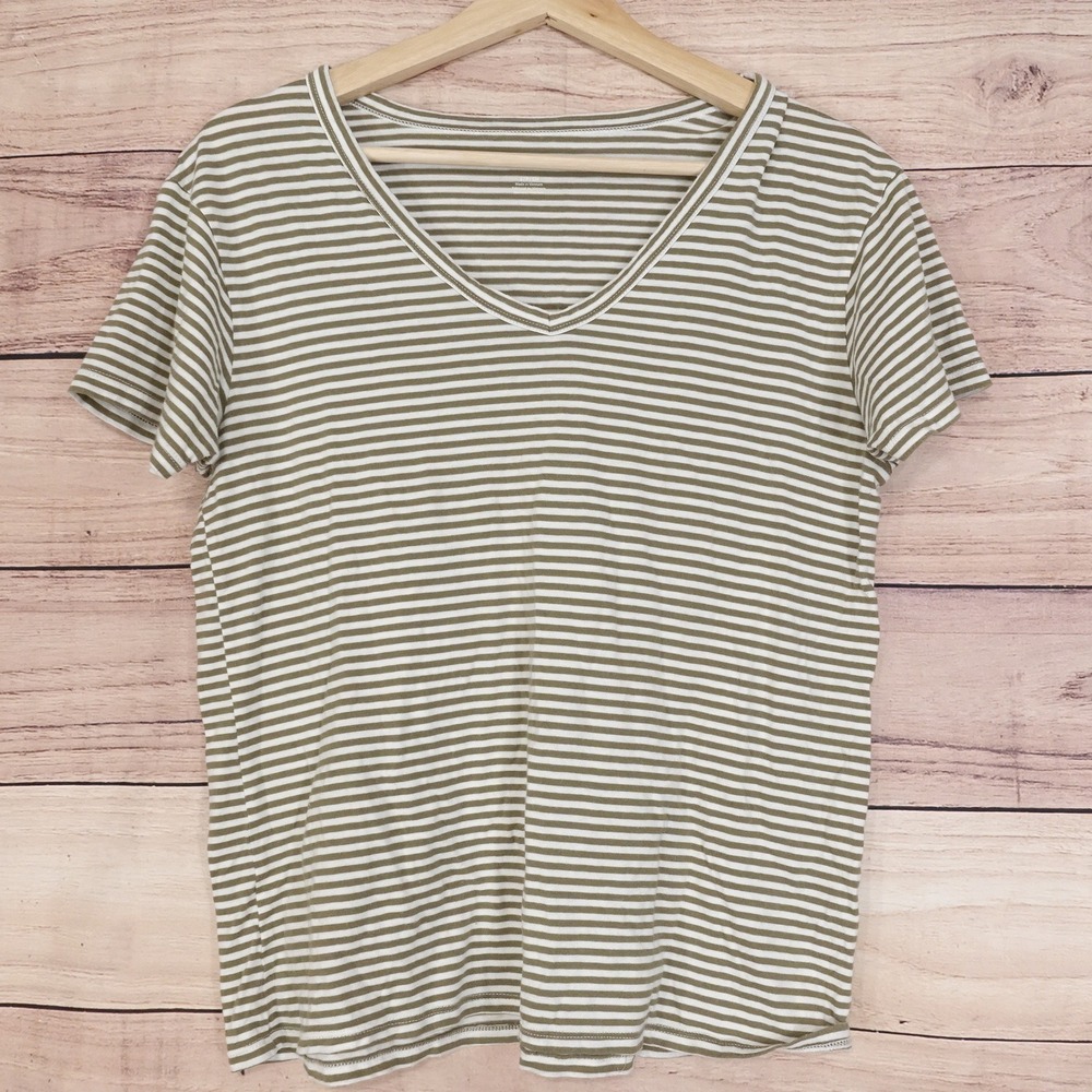 AMERICAN EAGLE SHORT SLEEVE GREEN WHITE STRIPED V-NECK TSHIRT WOMENS SZ S SMALL